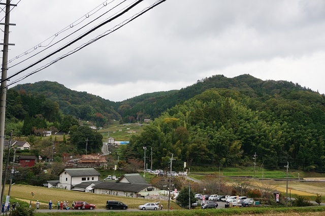 見山の郷を神社から見るDSC01450