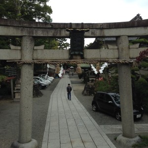 茨木の阪急とＪＲの駅の真ん中あたりにある茨木神社