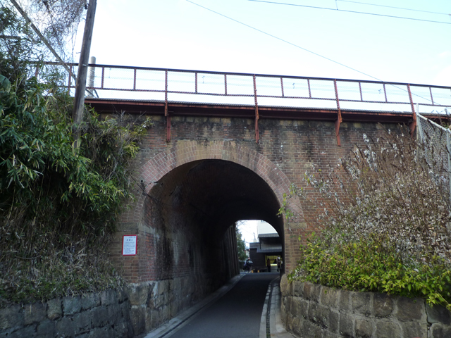 茨木市田中のまるまたのトンネルを反対から