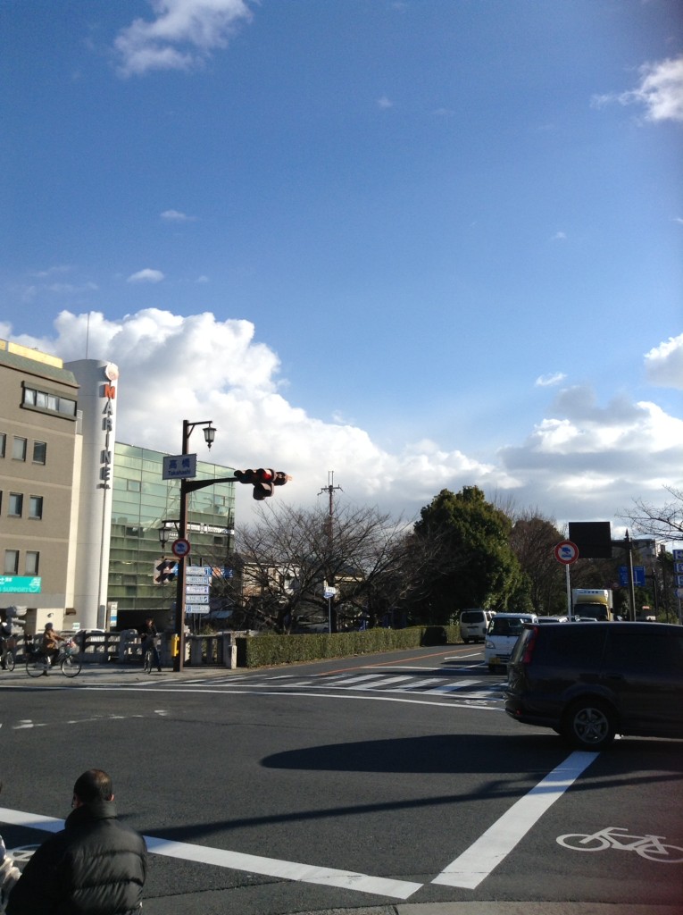 茨木神社の西側、高橋の交差点