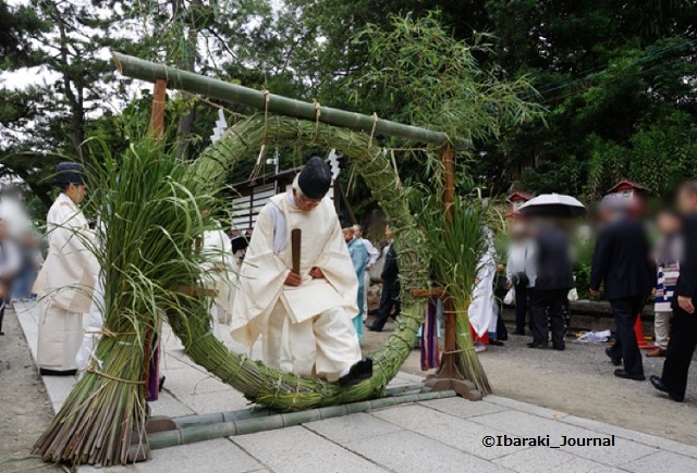 茨木神社茅の輪くぐり１