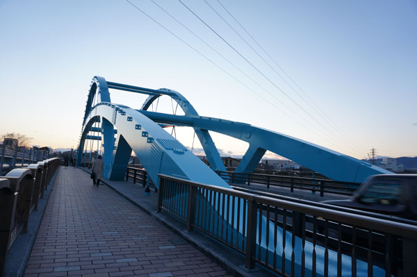 安威川・西河原新橋の全景