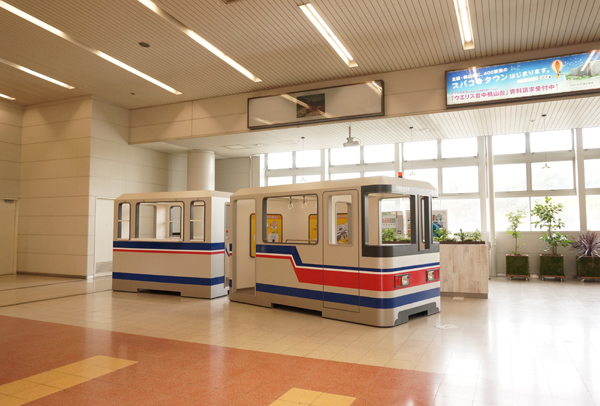 万博公園駅のモノレール模型