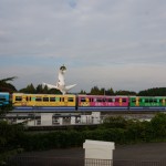 太陽の塔とモノレール