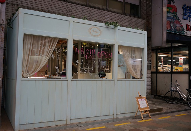 阪急本通商店街の美容院外観