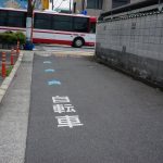 東西通りを京阪バスが通るDSC05959
