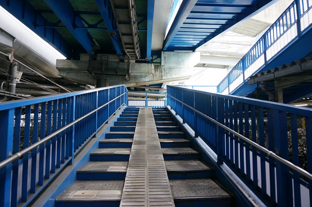 南茨木陸橋への階段DSC06340