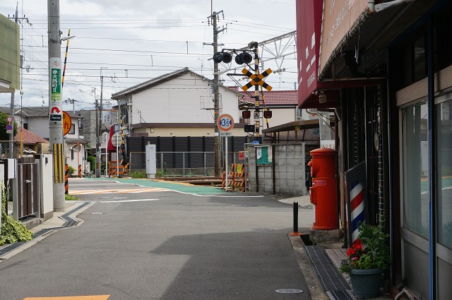 三島丘理容店前丸いポストDSC07581