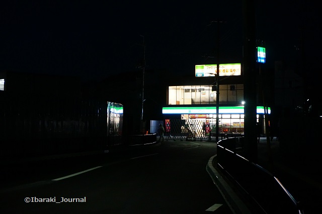 0317-2JR総持寺駅のローソンDSC02014