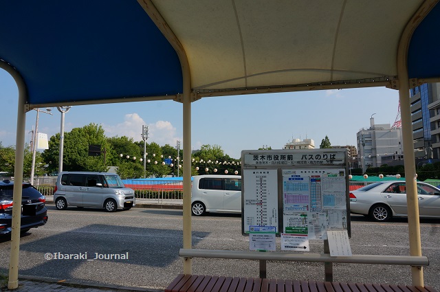 茨木市役所バス停グラウンド前DSC05632