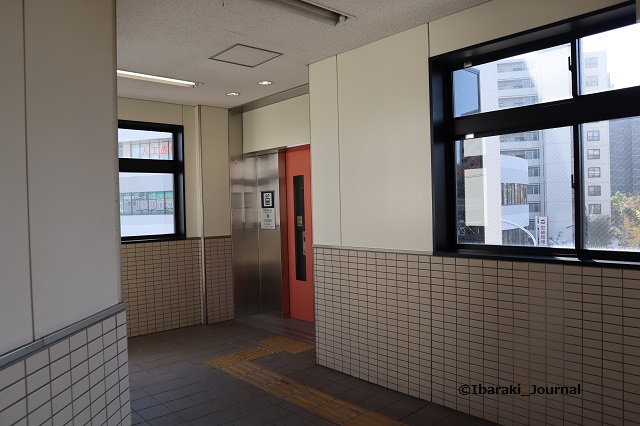 阪急南茨木駅梅田エレベータ改札階のところIMG_7151