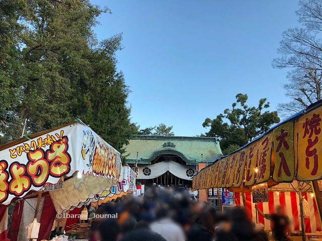 茨木神社本殿への列Image-1