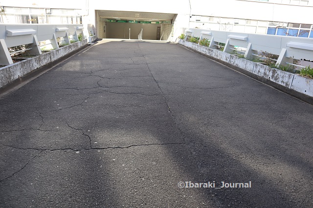 0912阪急ソシオの歩道橋のところ地面IMG_4304