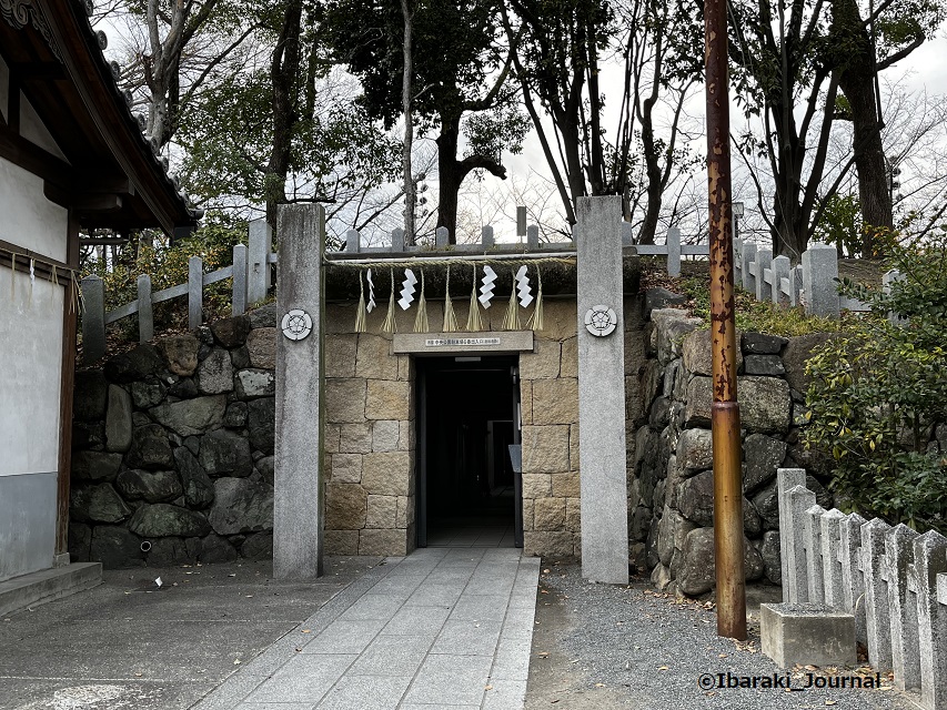 茨木神社駐車場出入口20211231052819