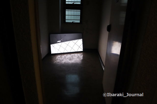 11茨木芸術祭検察庁同行室のドアと床IMG_7101 (2)
