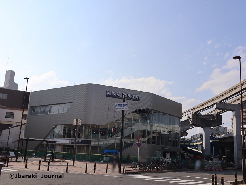 0624南茨木駅のビル信号向こう側から見るIMG_4467