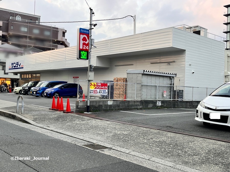 2025年12月JR茨木のサンディ近くの駐車場IMG_7988