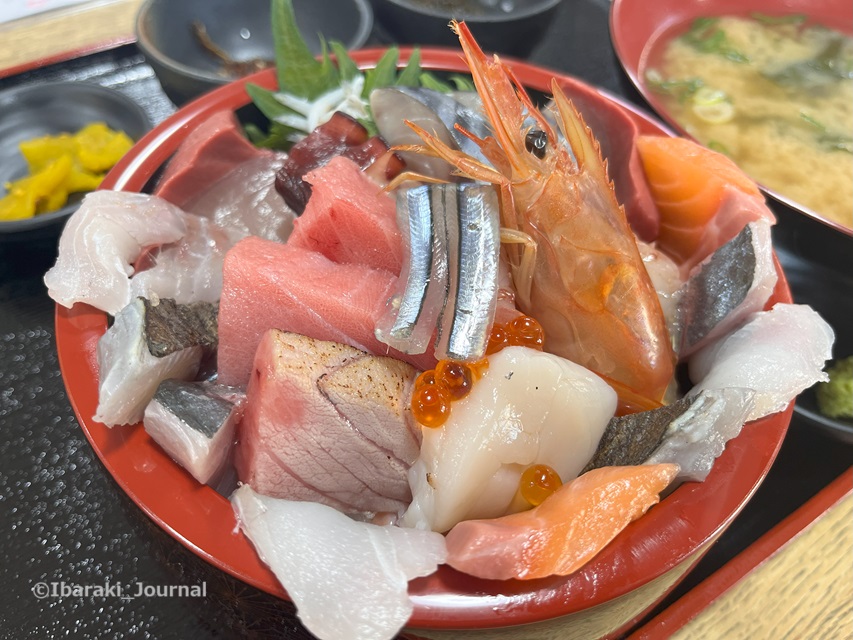 0129銀蔵の特選海鮮丼アップ横からIMG_1566