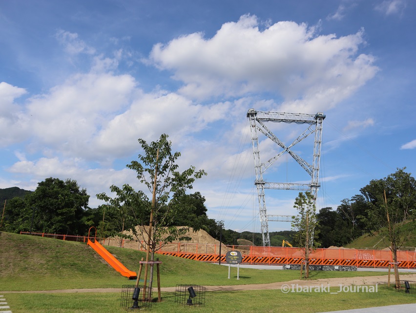 21-0708ダムパークいばきた生保半島さくら公園から見るつり橋工事IMG_6079