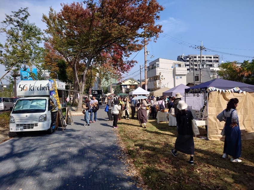 1104蚤の市風景20241031105143