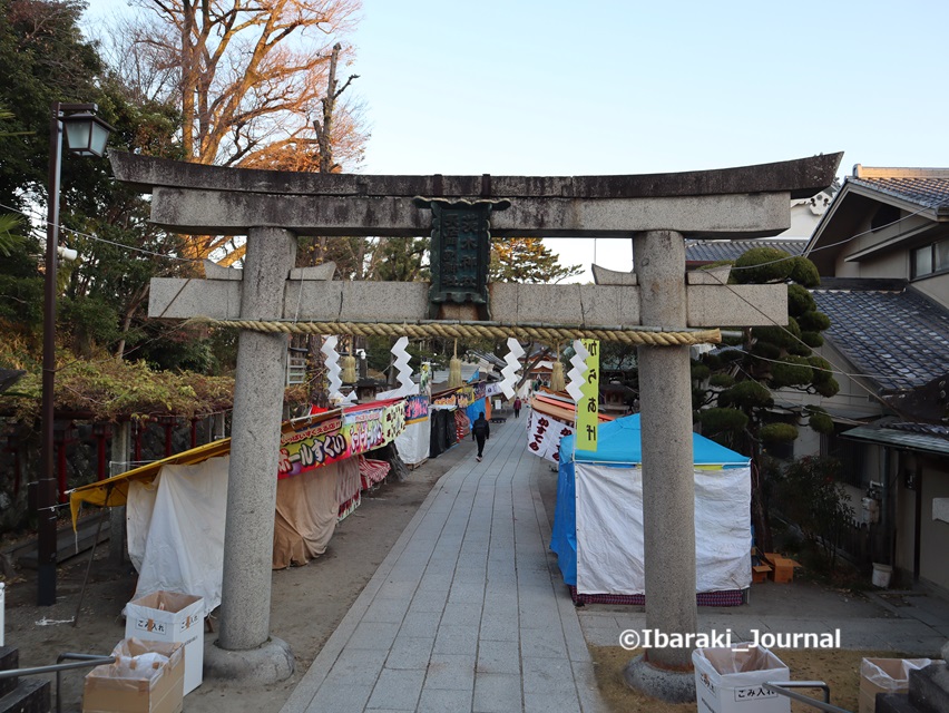 0102茨木神社南側の鳥居からIMG_7721