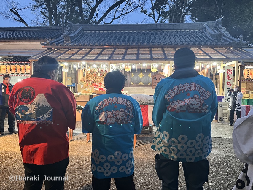 0109茨木神社でマグロの奉納IMG_9716