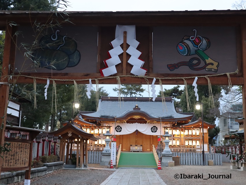 0109茨木神社本殿のほうIMG_7888