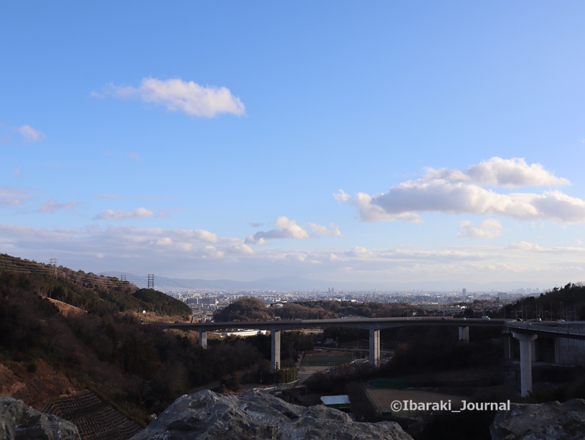 0213安威川ダム天端道路から街を見るIMG_8187