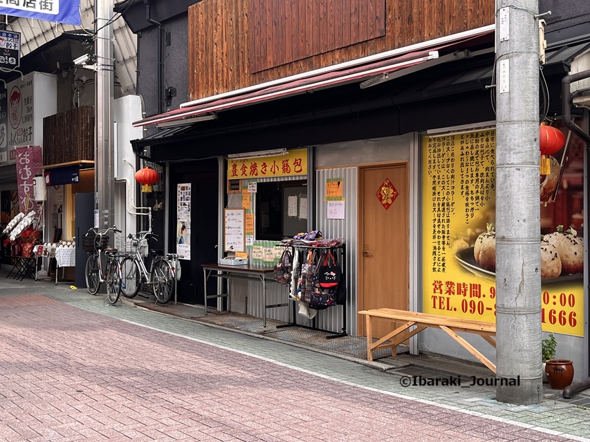 0418阪急本通商店街の焼き小籠包の店のならび20250419081856