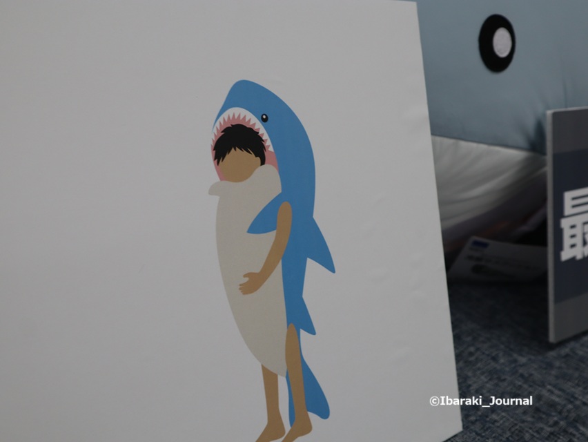17-0520ビバホームサメクッションイラストIMG_9360