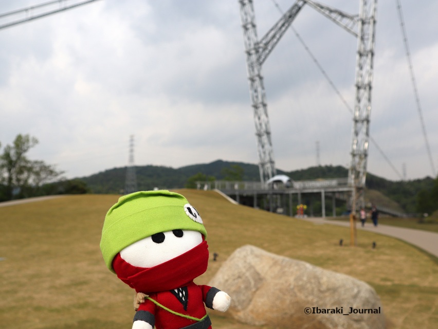 10-0512グラビテート大阪のつり橋のところでにんじゃるIMG_9254