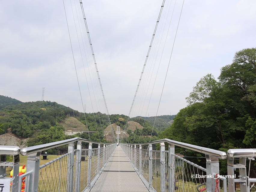 12-0512グラビテート大阪のつり橋を渡ってみるIMG_9258