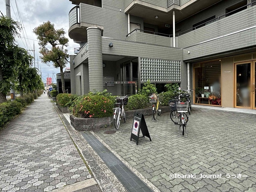 ８バジック店の前－f3212859-2c51-4b20-b871-aad2e0347b53