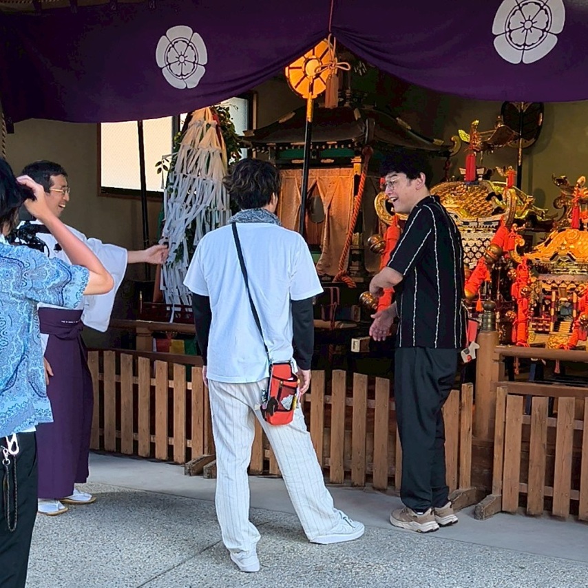 7月「ぶら参道」ロケ【神輿庫】