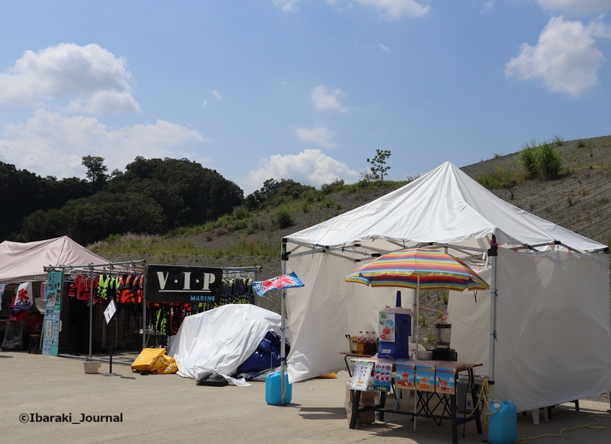 0820ダムパークいばきた湖面アクティビティの出店などIMG_9803