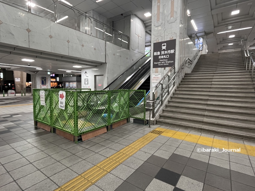 1109阪急茨木市駅北口エスカレーターのところIMG_6509