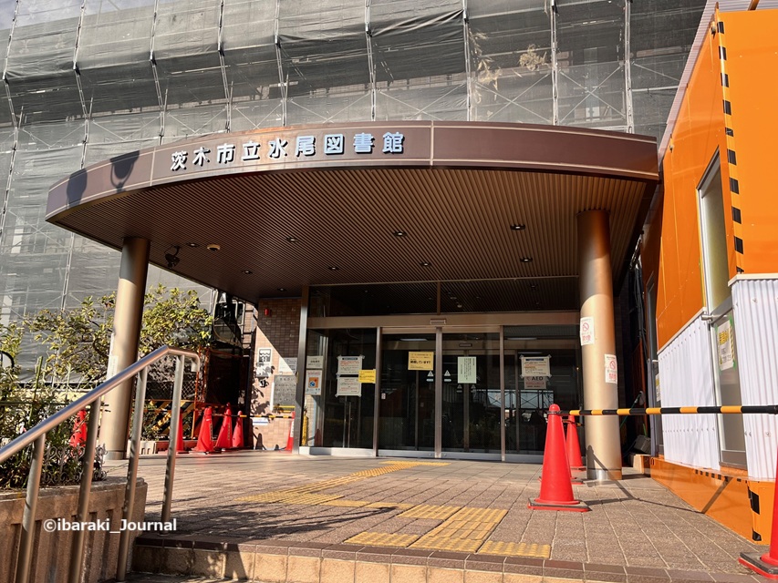 11月水尾図書館の出入り口IMG_6805