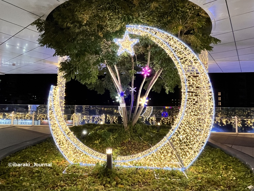 1129JR茨木スカイパレットのイルミお月様IMG_6966