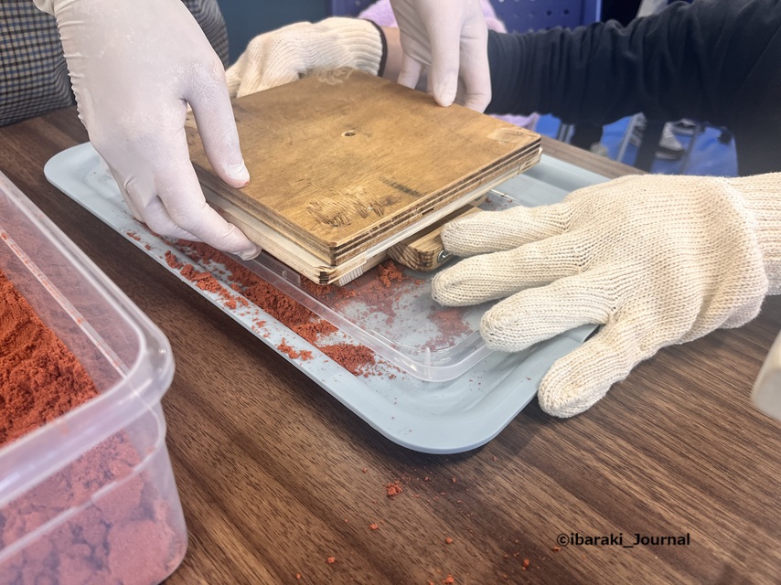 辰巳工業で型抜きひっくり返す１IMG_7038