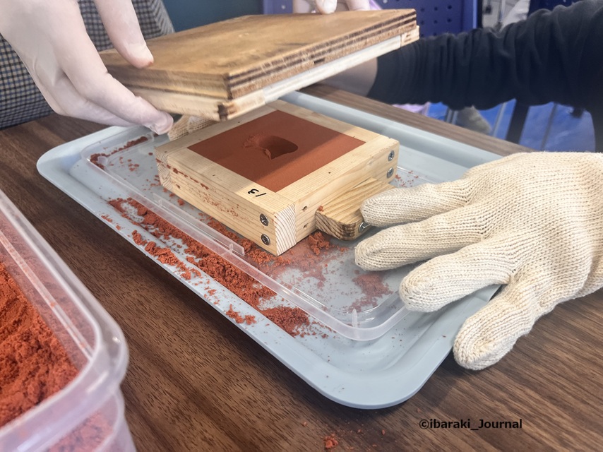 辰巳工業で型抜きひっくり返す２IMG_7039