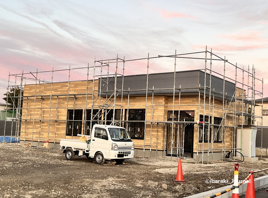 1219鮎川でモスバーガー工事北側から見るIMG_7507