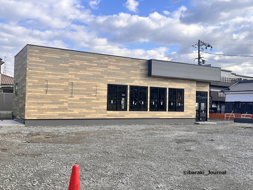 1227鮎川のモスバーガー工事中北側から見るIMG_7855