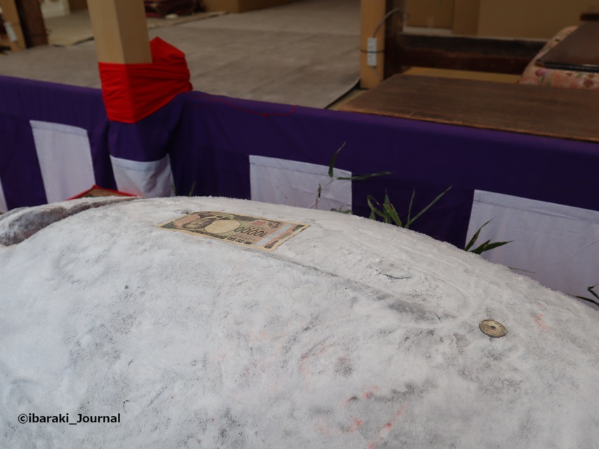 0109茨木神社十日戎マグロにお金IMG_0704