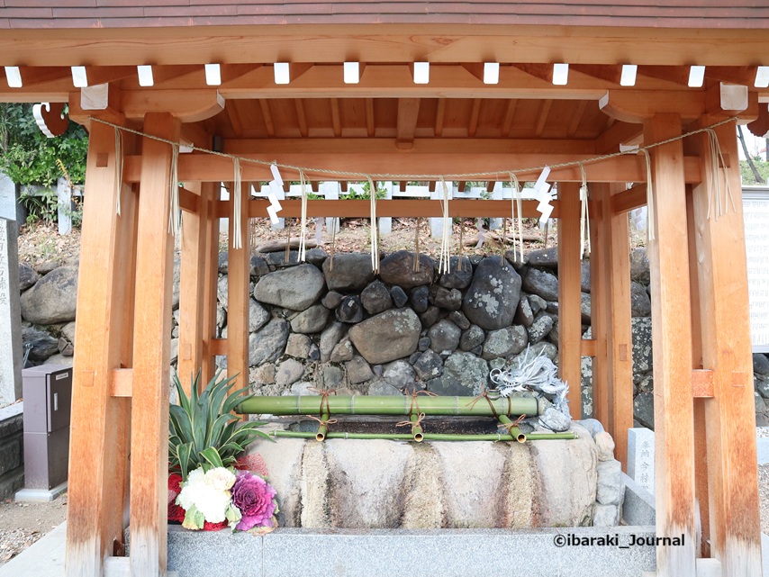 0109茨木神社手水舎IMG_0719