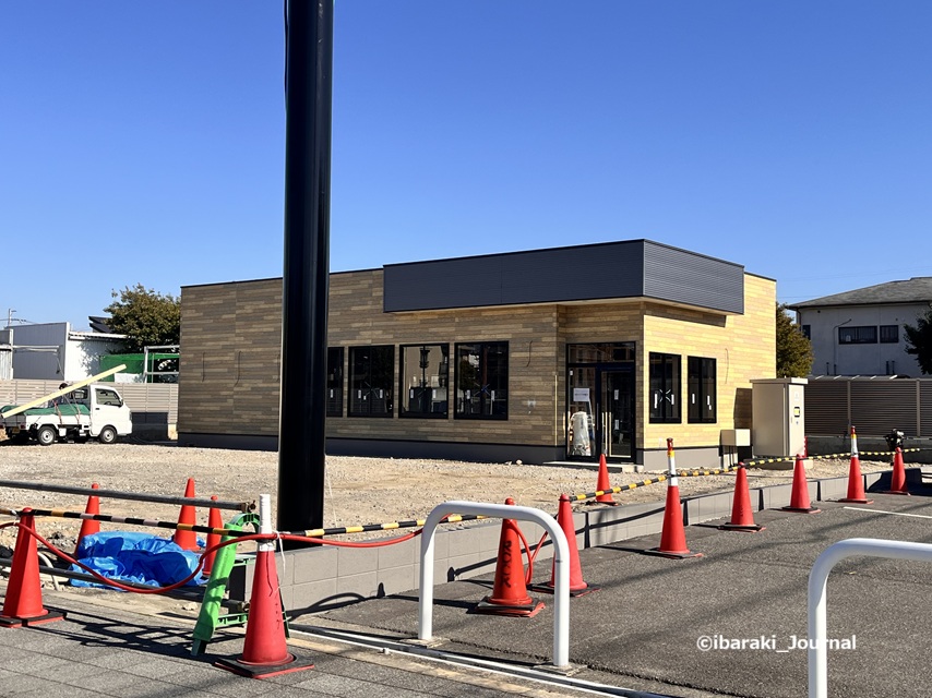 0110鮎川のモスバーガー工事南側から見るIMG_8265