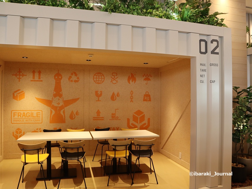 0118logiqスタッフ休憩エリアの太陽の塔デザインIMG_0856