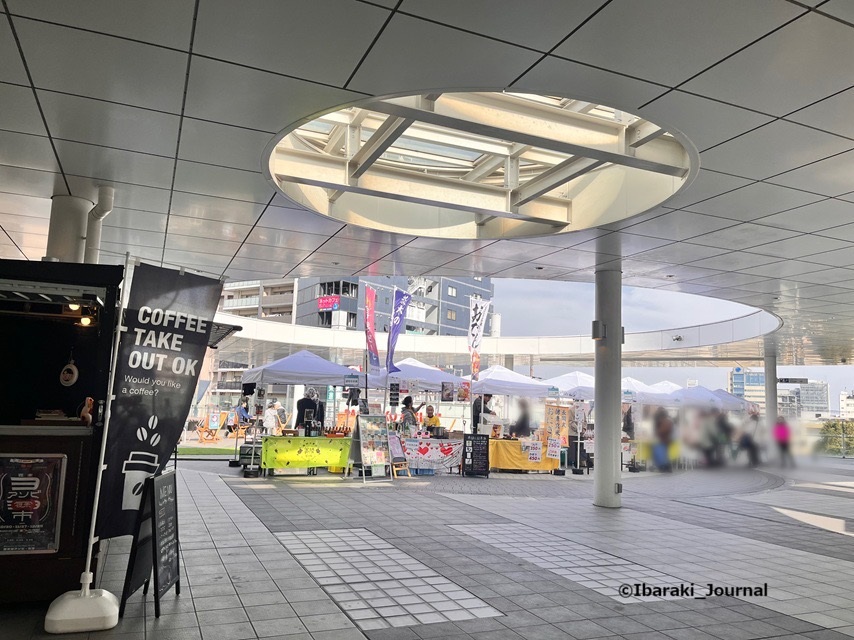 0214えきまえマルシェの様子広場のほうIMG_8933