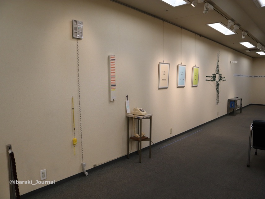 4-0307ギャラリー土屋さん作品電話裏側IMG_1029
