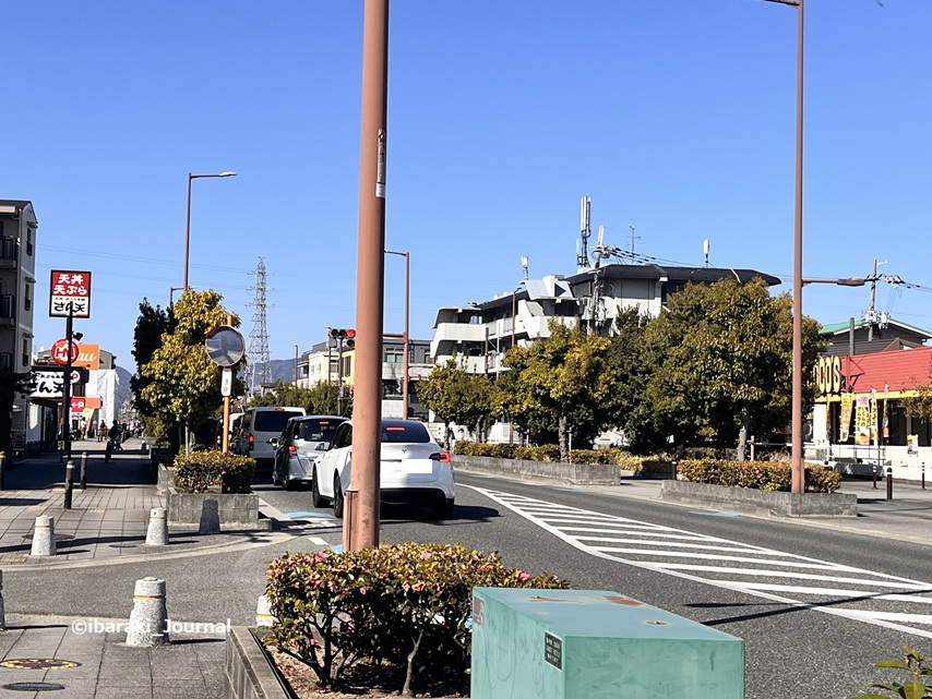 0317モスバーガー茨木鮎川から北のほうIMG_9361