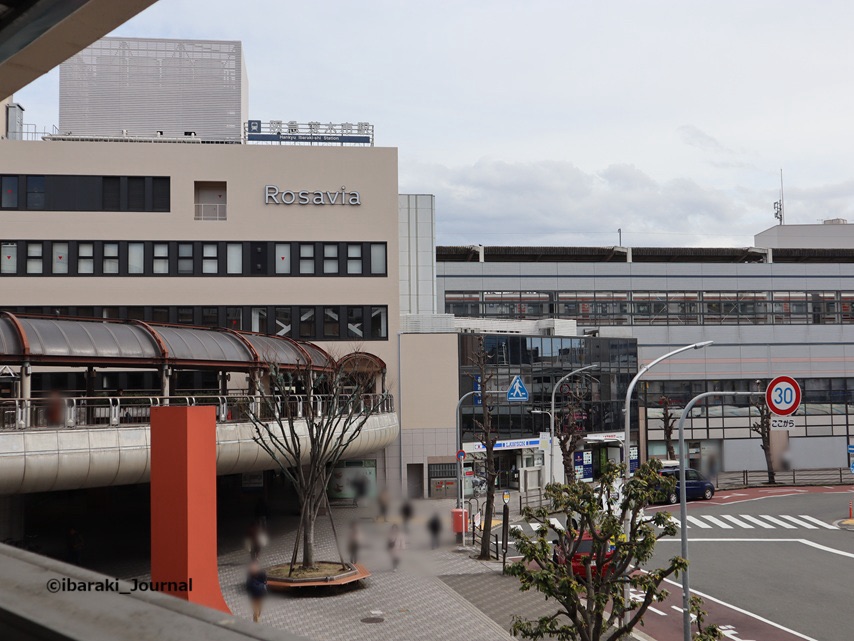 0307阪急駅へのドームの屋根IMG_1016